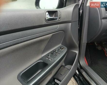 Черный Фольксваген Гольф, объемом двигателя 1.4 л и пробегом 290 тыс. км за 4500 $, фото 12 на Automoto.ua