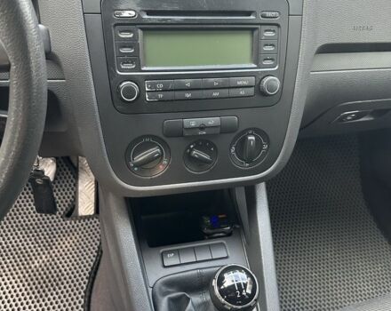 Черный Фольксваген Гольф, объемом двигателя 1.4 л и пробегом 242 тыс. км за 4999 $, фото 12 на Automoto.ua