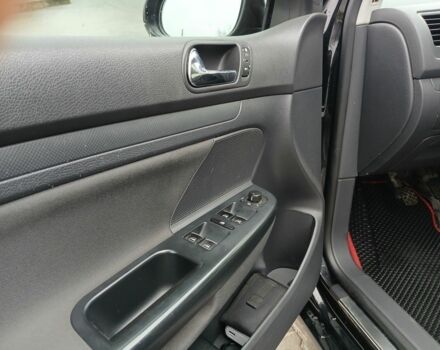 Черный Фольксваген Гольф, объемом двигателя 1.4 л и пробегом 290 тыс. км за 4500 $, фото 13 на Automoto.ua