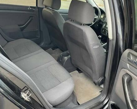 Черный Фольксваген Гольф, объемом двигателя 1.6 л и пробегом 266 тыс. км за 4555 $, фото 11 на Automoto.ua