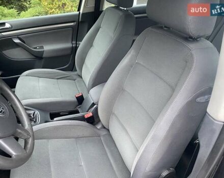 Черный Фольксваген Гольф, объемом двигателя 1.6 л и пробегом 220 тыс. км за 5099 $, фото 23 на Automoto.ua