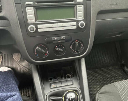 Черный Фольксваген Гольф, объемом двигателя 1.39 л и пробегом 252 тыс. км за 4200 $, фото 4 на Automoto.ua