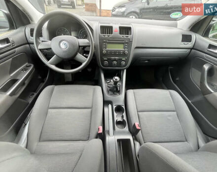 Черный Фольксваген Гольф, объемом двигателя 1.6 л и пробегом 211 тыс. км за 5400 $, фото 31 на Automoto.ua