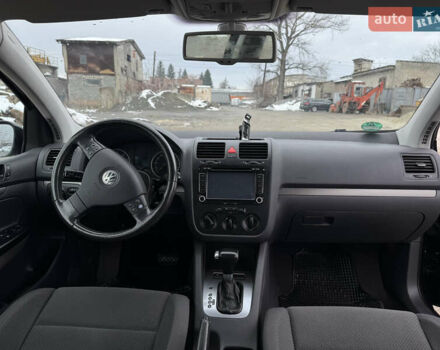 Черный Фольксваген Гольф, объемом двигателя 1.6 л и пробегом 200 тыс. км за 5600 $, фото 12 на Automoto.ua