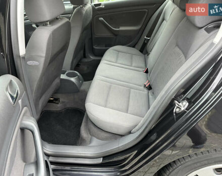 Черный Фольксваген Гольф, объемом двигателя 1.6 л и пробегом 211 тыс. км за 5400 $, фото 24 на Automoto.ua