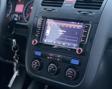 Черный Фольксваген Гольф, объемом двигателя 1.4 л и пробегом 234 тыс. км за 5400 $, фото 20 на Automoto.ua