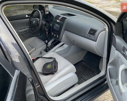 Черный Фольксваген Гольф, объемом двигателя 1.6 л и пробегом 245 тыс. км за 5400 $, фото 15 на Automoto.ua