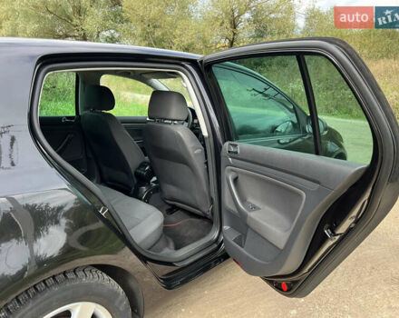 Черный Фольксваген Гольф, объемом двигателя 1.4 л и пробегом 175 тыс. км за 4900 $, фото 27 на Automoto.ua