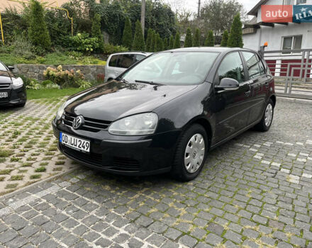 Черный Фольксваген Гольф, объемом двигателя 1.6 л и пробегом 211 тыс. км за 5400 $, фото 1 на Automoto.ua