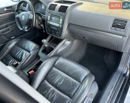 Черный Фольксваген Гольф, объемом двигателя 1.6 л и пробегом 245 тыс. км за 4900 $, фото 21 на Automoto.ua