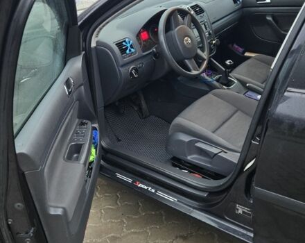 Черный Фольксваген Гольф, объемом двигателя 1.4 л и пробегом 220 тыс. км за 5600 $, фото 2 на Automoto.ua