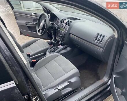 Черный Фольксваген Гольф, объемом двигателя 1.6 л и пробегом 220 тыс. км за 5099 $, фото 24 на Automoto.ua