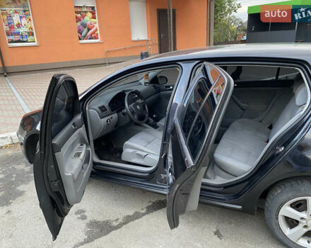 Черный Фольксваген Гольф, объемом двигателя 1.6 л и пробегом 245 тыс. км за 5400 $, фото 14 на Automoto.ua