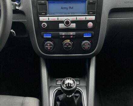 Черный Фольксваген Гольф, объемом двигателя 1.6 л и пробегом 193 тыс. км за 5200 $, фото 7 на Automoto.ua