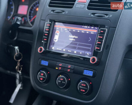 Черный Фольксваген Гольф, объемом двигателя 1.39 л и пробегом 233 тыс. км за 5400 $, фото 20 на Automoto.ua