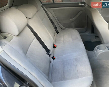 Черный Фольксваген Гольф, объемом двигателя 1.6 л и пробегом 245 тыс. км за 5400 $, фото 17 на Automoto.ua