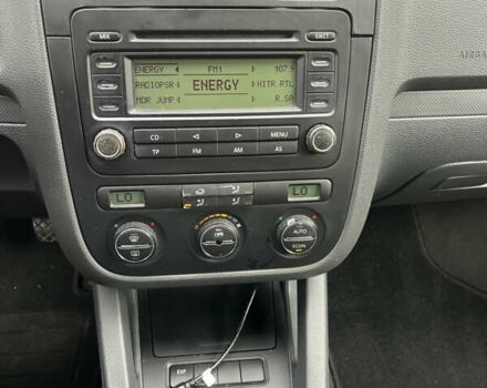 Черный Фольксваген Гольф, объемом двигателя 1.6 л и пробегом 211 тыс. км за 5400 $, фото 36 на Automoto.ua