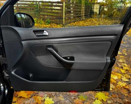 Черный Фольксваген Гольф, объемом двигателя 1.4 л и пробегом 214 тыс. км за 5490 $, фото 24 на Automoto.ua