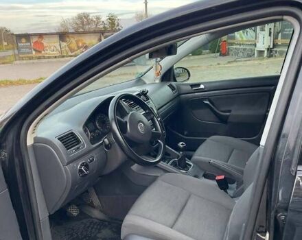 Черный Фольксваген Гольф, объемом двигателя 1.6 л и пробегом 266 тыс. км за 4555 $, фото 8 на Automoto.ua