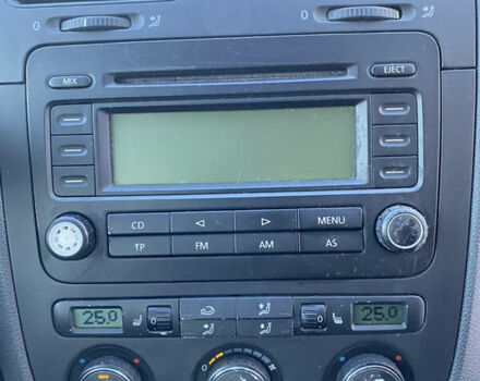 Черный Фольксваген Гольф, объемом двигателя 1.6 л и пробегом 231 тыс. км за 5150 $, фото 28 на Automoto.ua