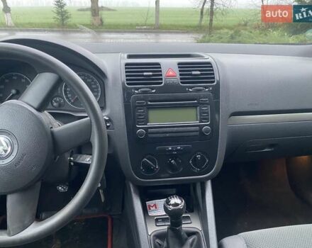 Черный Фольксваген Гольф, объемом двигателя 1.6 л и пробегом 220 тыс. км за 5099 $, фото 26 на Automoto.ua