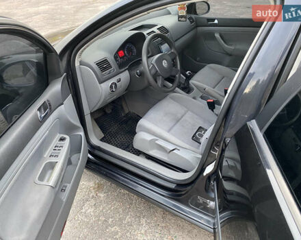 Черный Фольксваген Гольф, объемом двигателя 1.6 л и пробегом 245 тыс. км за 5400 $, фото 16 на Automoto.ua