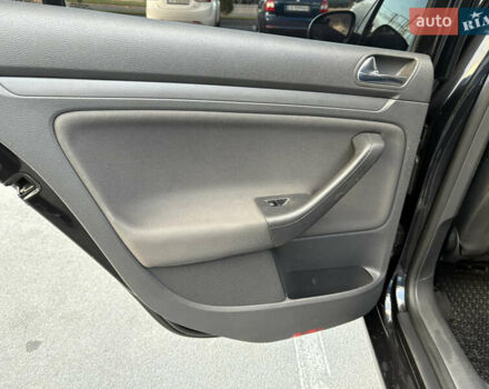 Черный Фольксваген Гольф, объемом двигателя 1.6 л и пробегом 216 тыс. км за 6100 $, фото 24 на Automoto.ua