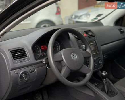Черный Фольксваген Гольф, объемом двигателя 1.4 л и пробегом 270 тыс. км за 5049 $, фото 12 на Automoto.ua