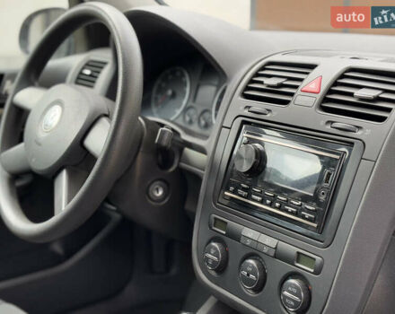 Черный Фольксваген Гольф, объемом двигателя 1.4 л и пробегом 270 тыс. км за 5049 $, фото 14 на Automoto.ua