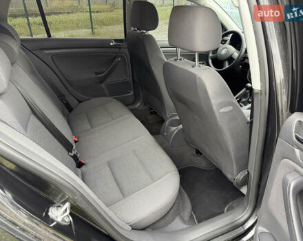 Черный Фольксваген Гольф, объемом двигателя 1.6 л и пробегом 256 тыс. км за 5800 $, фото 11 на Automoto.ua