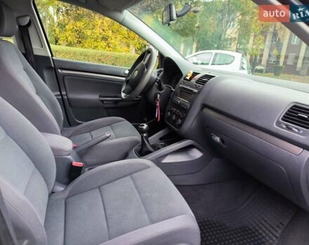 Чорний Фольксваген Гольф, об'ємом двигуна 1.39 л та пробігом 280 тис. км за 5600 $, фото 22 на Automoto.ua