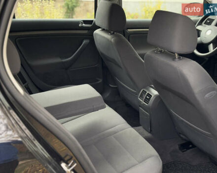 Черный Фольксваген Гольф, объемом двигателя 1.4 л и пробегом 270 тыс. км за 5049 $, фото 15 на Automoto.ua