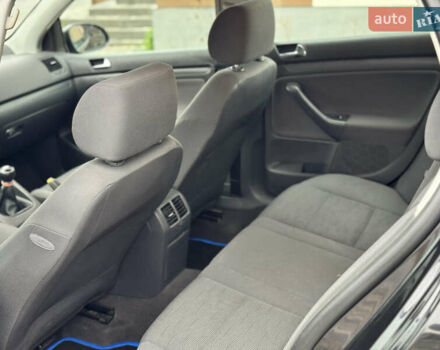 Черный Фольксваген Гольф, объемом двигателя 1.4 л и пробегом 197 тыс. км за 5500 $, фото 26 на Automoto.ua