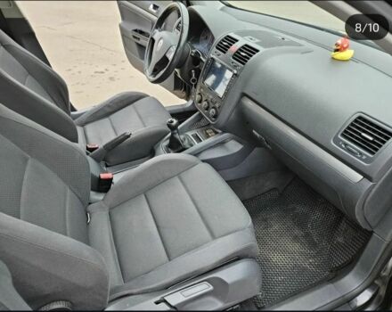 Черный Фольксваген Гольф, объемом двигателя 1.6 л и пробегом 280 тыс. км за 5900 $, фото 5 на Automoto.ua