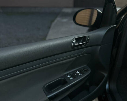 Черный Фольксваген Гольф, объемом двигателя 1.4 л и пробегом 266 тыс. км за 4800 $, фото 21 на Automoto.ua