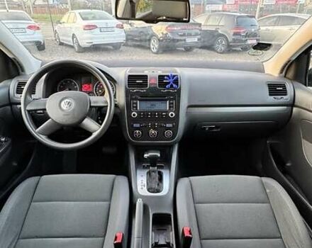 Черный Фольксваген Гольф, объемом двигателя 1.6 л и пробегом 137 тыс. км за 7000 $, фото 13 на Automoto.ua