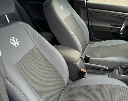 Черный Фольксваген Гольф, объемом двигателя 1.6 л и пробегом 243 тыс. км за 5000 $, фото 6 на Automoto.ua