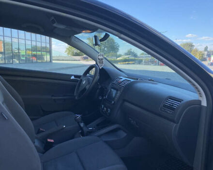 Черный Фольксваген Гольф, объемом двигателя 1.39 л и пробегом 245 тыс. км за 4700 $, фото 6 на Automoto.ua