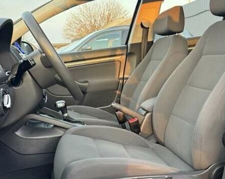 Черный Фольксваген Гольф, объемом двигателя 1.6 л и пробегом 137 тыс. км за 7000 $, фото 11 на Automoto.ua