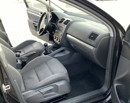 Черный Фольксваген Гольф, объемом двигателя 1.6 л и пробегом 300 тыс. км за 6200 $, фото 10 на Automoto.ua