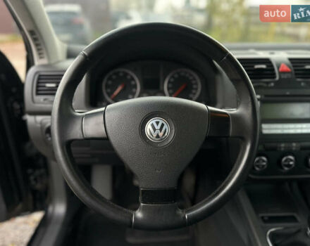 Чорний Фольксваген Гольф, об'ємом двигуна 1.4 л та пробігом 237 тис. км за 5100 $, фото 28 на Automoto.ua