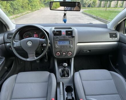 Черный Фольксваген Гольф, объемом двигателя 1.4 л и пробегом 205 тыс. км за 5300 $, фото 14 на Automoto.ua