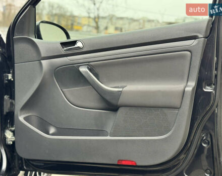 Черный Фольксваген Гольф, объемом двигателя 1.4 л и пробегом 197 тыс. км за 5500 $, фото 21 на Automoto.ua