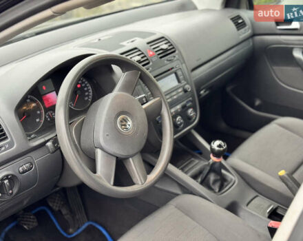 Черный Фольксваген Гольф, объемом двигателя 1.4 л и пробегом 197 тыс. км за 5500 $, фото 29 на Automoto.ua