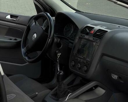 Черный Фольксваген Гольф, объемом двигателя 1.6 л и пробегом 263 тыс. км за 5800 $, фото 6 на Automoto.ua