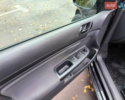 Чорний Фольксваген Гольф, об'ємом двигуна 1.39 л та пробігом 280 тис. км за 5600 $, фото 6 на Automoto.ua