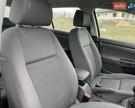 Черный Фольксваген Гольф, объемом двигателя 1.6 л и пробегом 211 тыс. км за 5800 $, фото 8 на Automoto.ua