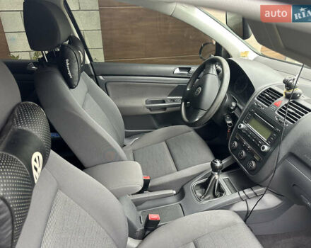 Черный Фольксваген Гольф, объемом двигателя 1.39 л и пробегом 121 тыс. км за 5150 $, фото 23 на Automoto.ua