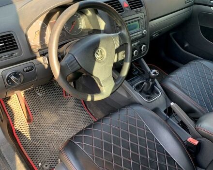 Черный Фольксваген Гольф, объемом двигателя 1.6 л и пробегом 294 тыс. км за 5200 $, фото 6 на Automoto.ua