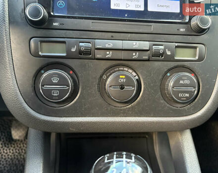 Черный Фольксваген Гольф, объемом двигателя 1.6 л и пробегом 216 тыс. км за 6100 $, фото 30 на Automoto.ua